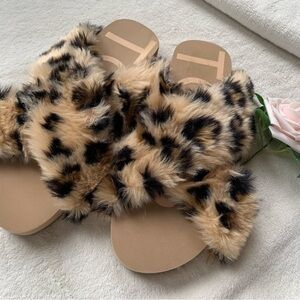 NWOT Toms Susie Eva Womens Leopard Print Faux Fur Slippers